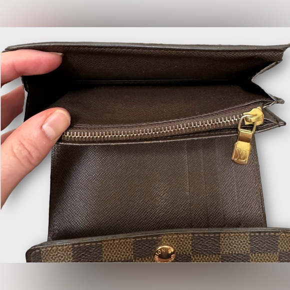 LOUIS VUITTON Damier Ebene Alexandra Wallet - Picture 13 of 16